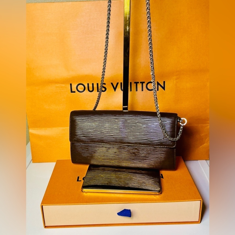 Louis Vuitton Epi Leather Long Wallet – Classic & Timeless
 W/Box & Dust bag.